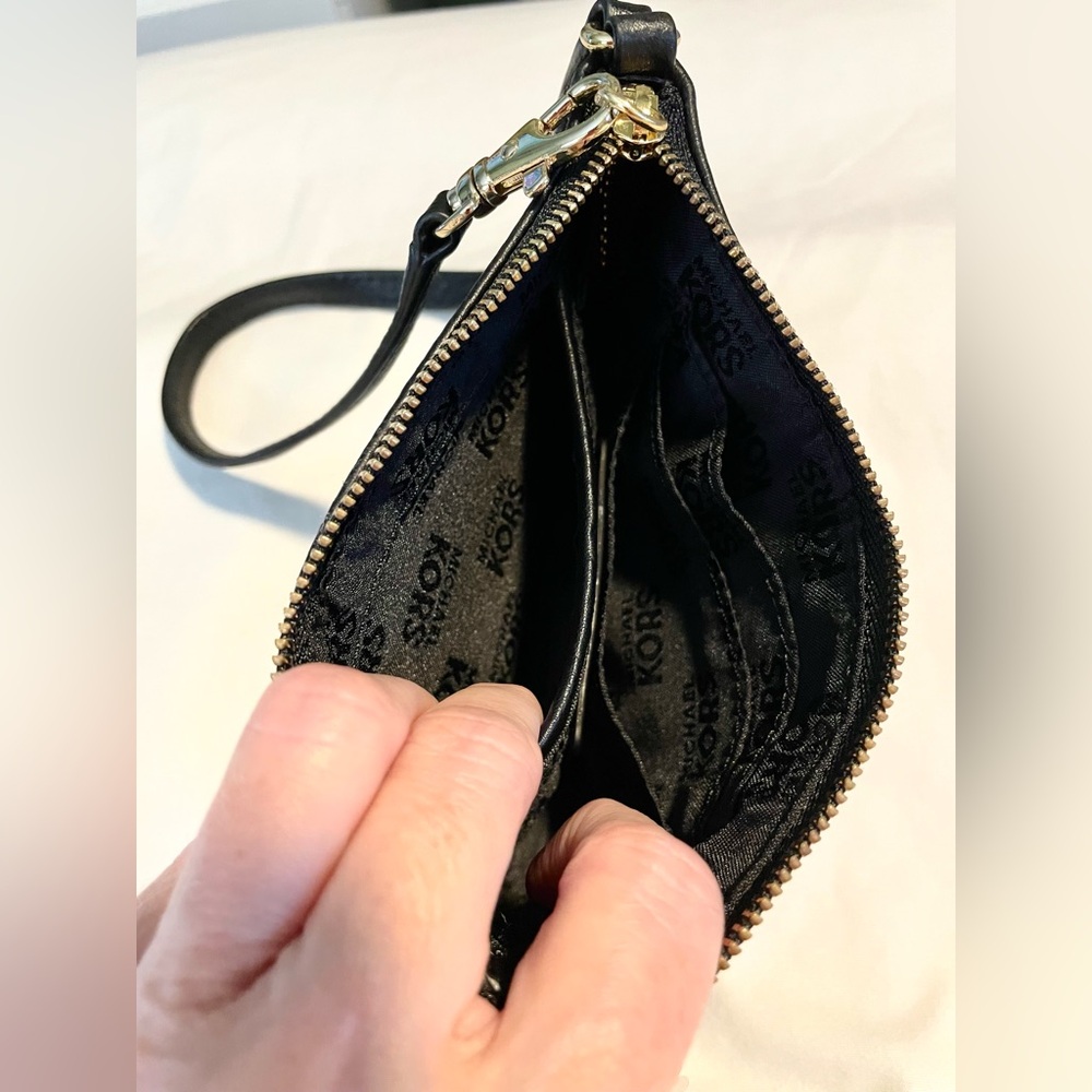*EUC* *AUTHENTIC* Michael Kors Wristlet Wallet With Gold Zipper - Black- Pebbled - Picture 10 of 11